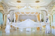 Вывод невесты(под шаныраком,  платком.) со шкурами лис.