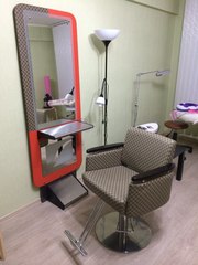 Продам парикмахерское кресло и зеркало 